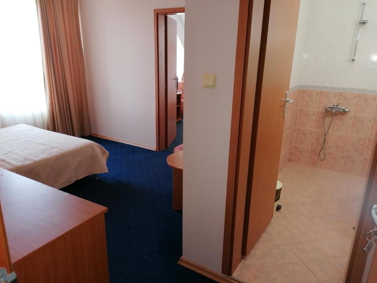 Хотел Андре Hotel Chernomorets Eksteriør billede